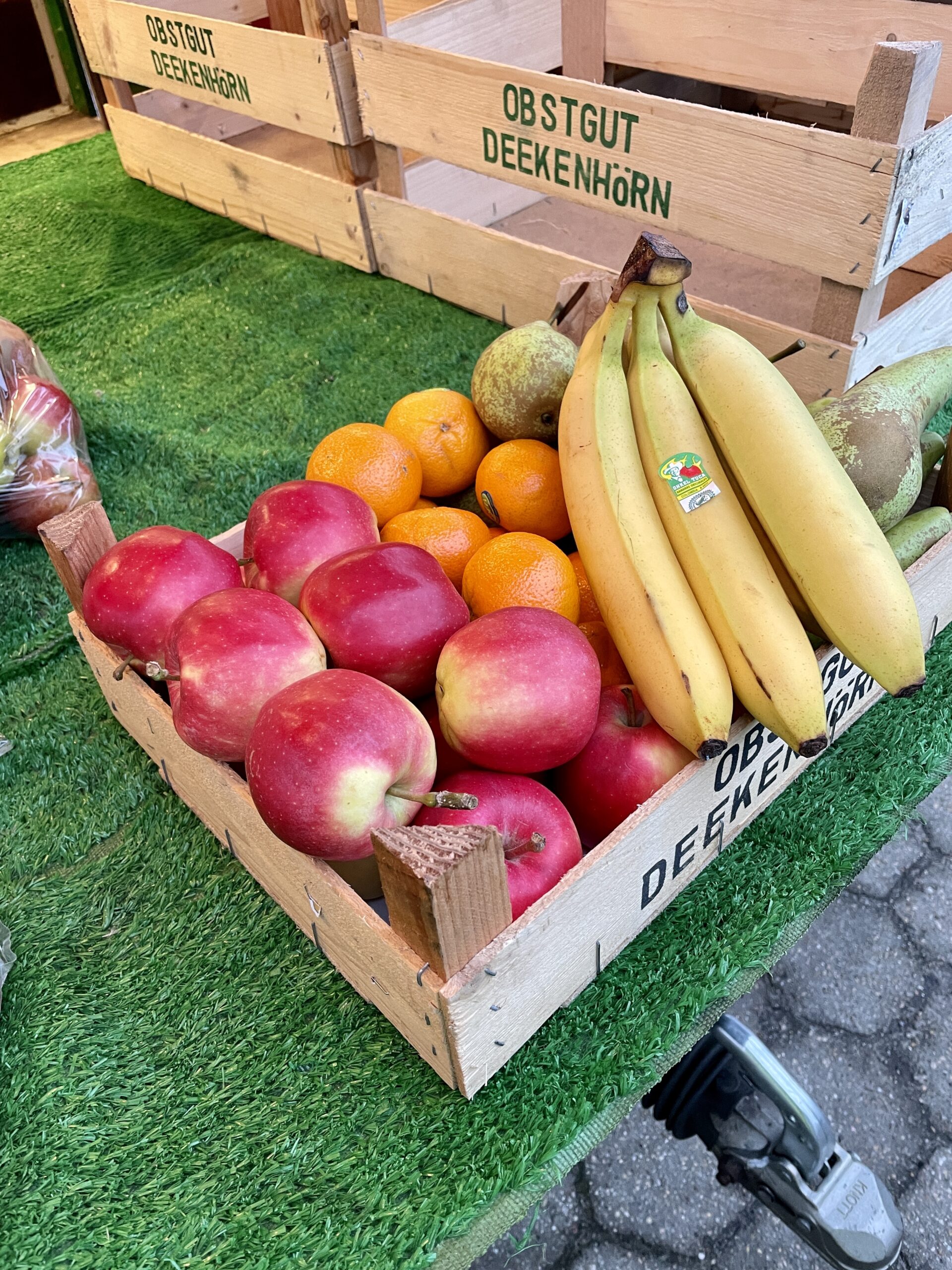 Bild Obstkiste mit Äpfeln und Bananen